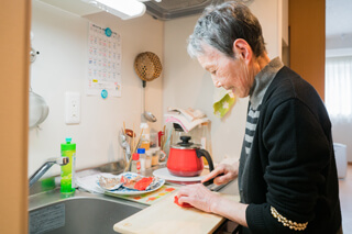 お部屋のキッチンで自炊したり外食もご自由に