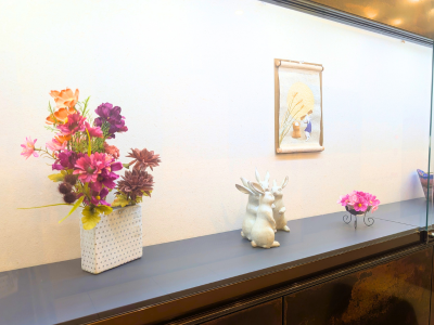 お月見をイメージした装飾がされたエントランス