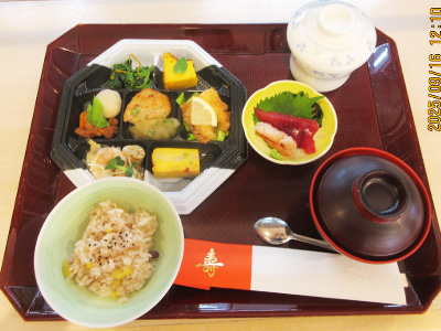 お祝い弁当の写真